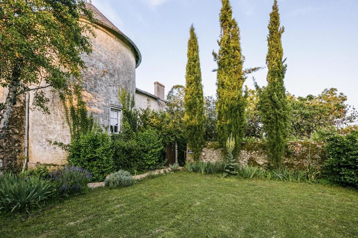 14Th Century Priory In Pressigny Bed & Breakfast Pressigny  Exterior foto