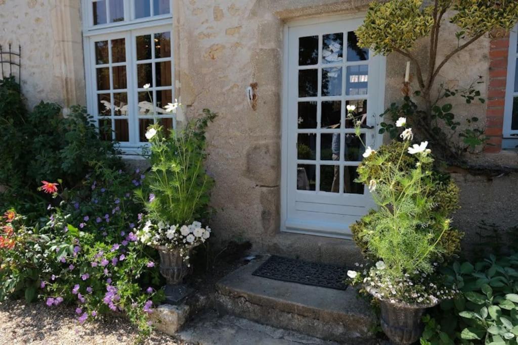 14Th Century Priory In Pressigny Bed & Breakfast Pressigny  Exterior foto