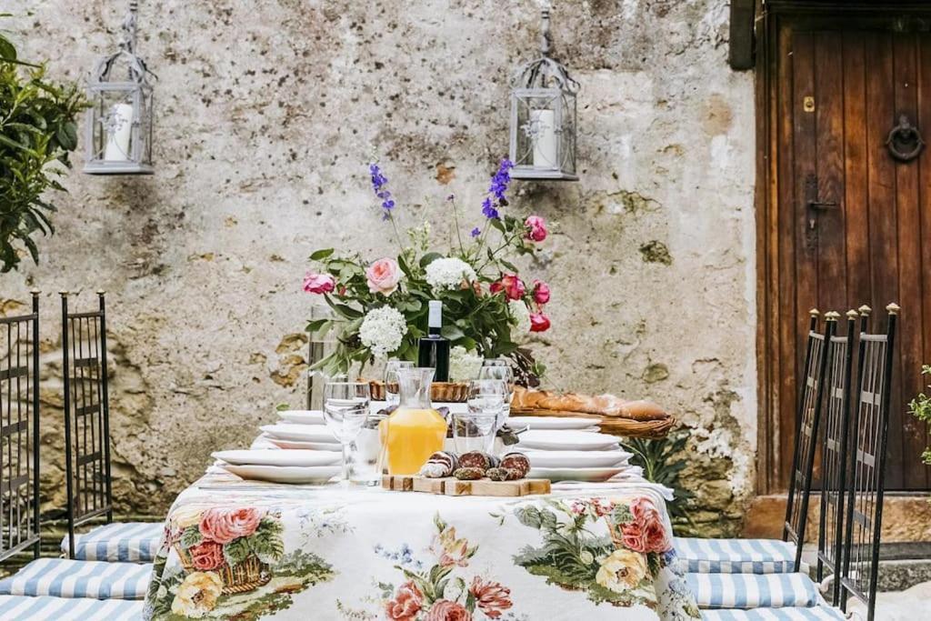 14Th Century Priory In Pressigny Bed & Breakfast Pressigny  Exterior foto