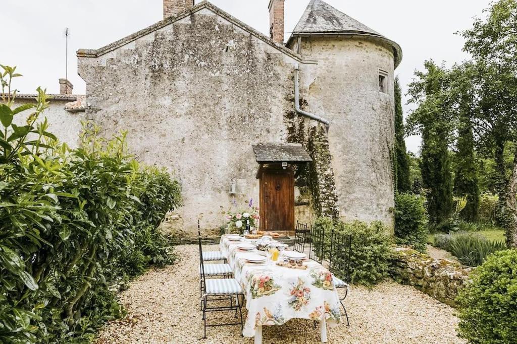 14Th Century Priory In Pressigny Bed & Breakfast Pressigny  Exterior foto