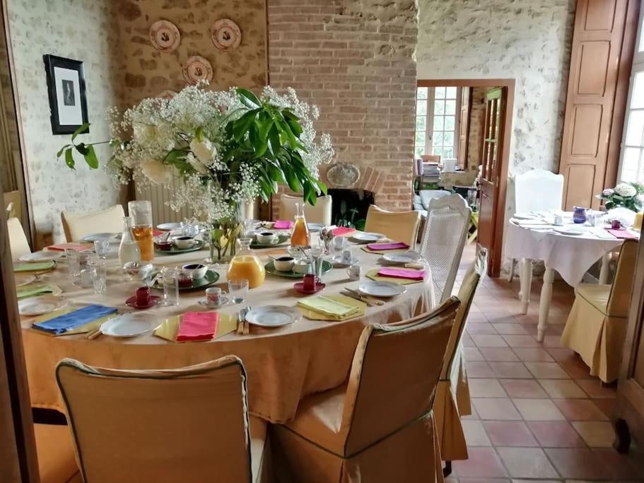 14Th Century Priory In Pressigny Bed & Breakfast Pressigny  Exterior foto