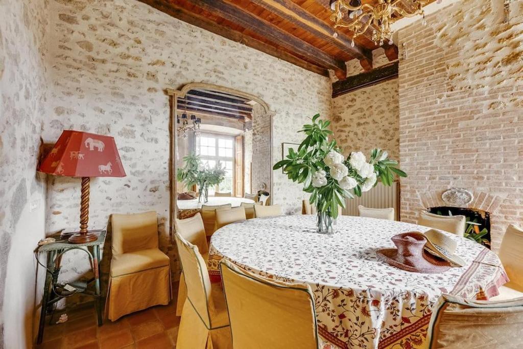 14Th Century Priory In Pressigny Bed & Breakfast Pressigny  Exterior foto